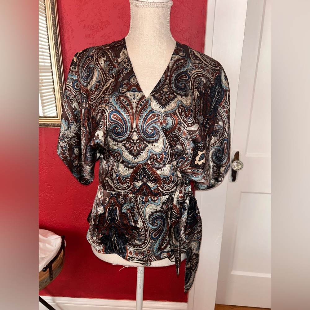 Womens Paisley Print Wrap Top toes at side size medium silk. By Luna